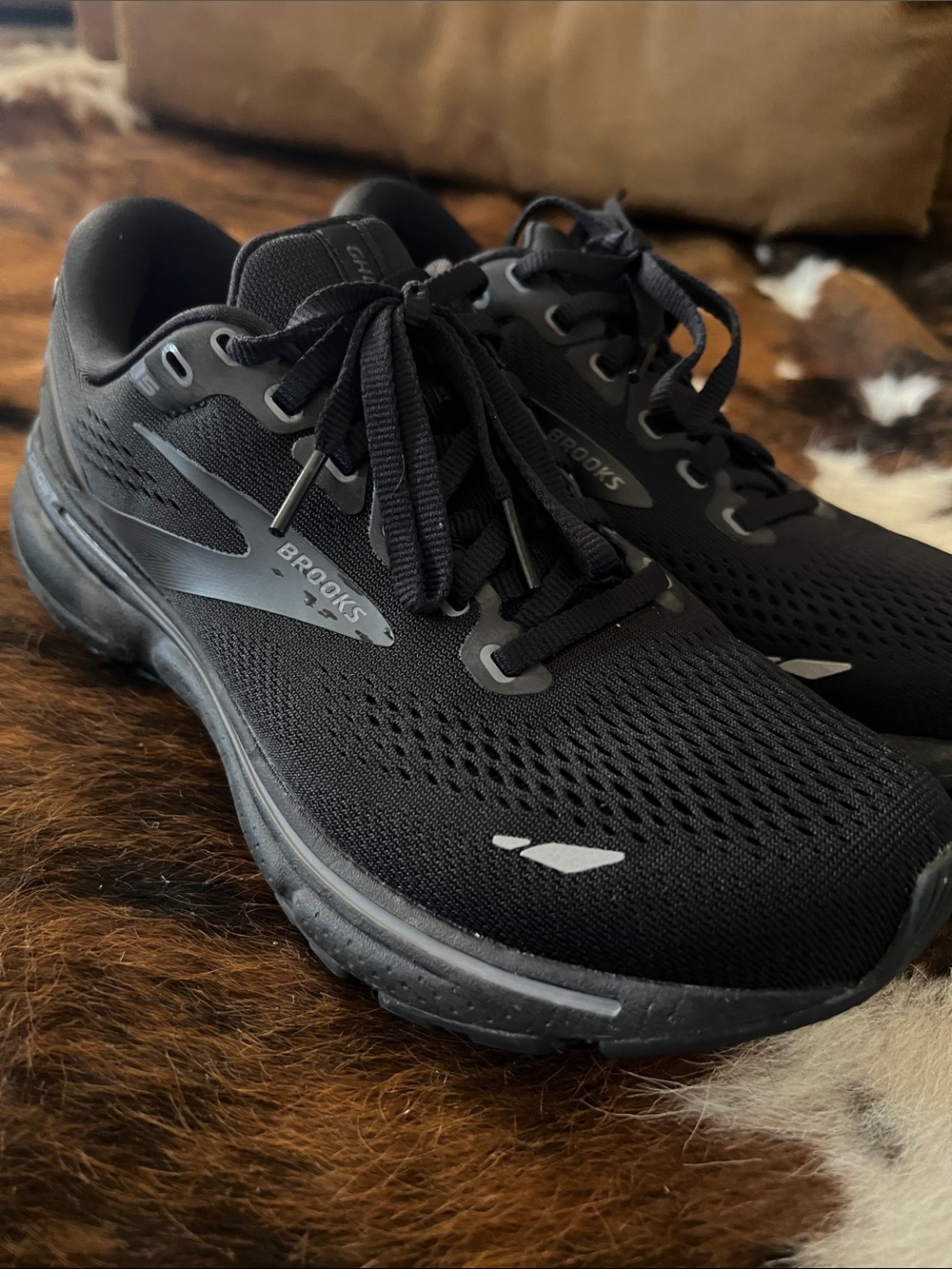 Brooks Ghost 15 Running Shoes - Black with Gray Accents - Picture 2 of 3